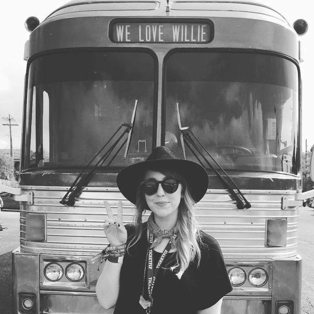 Meet your Posher, Acacia